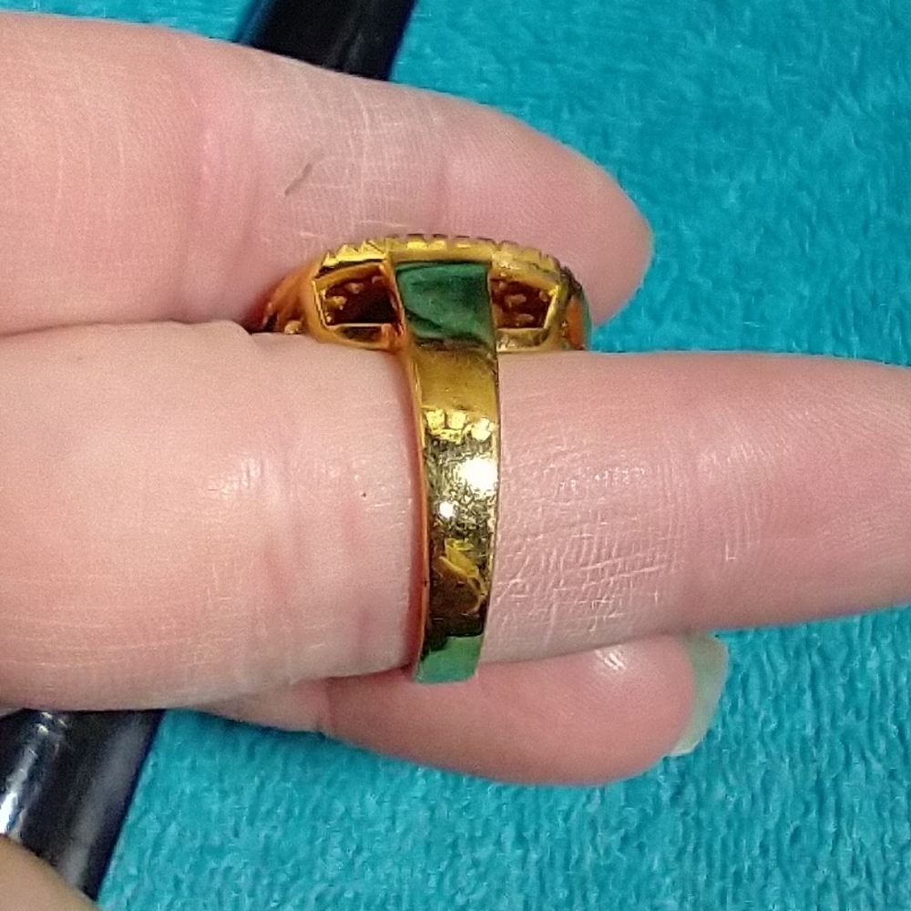 Elegant Goldtone and Black Ring - Picture 3 of 6